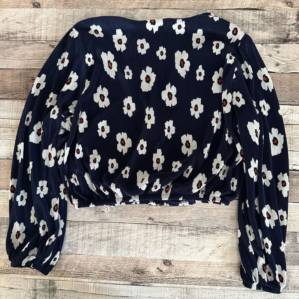 ASTR The Label Floral Navy Long Sleeve Ribbed Cropped Hippie Blouse | M - Picture 2 of 8